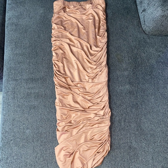 Beige silk fitted asymmetrical skirt - Picture 1 of 4